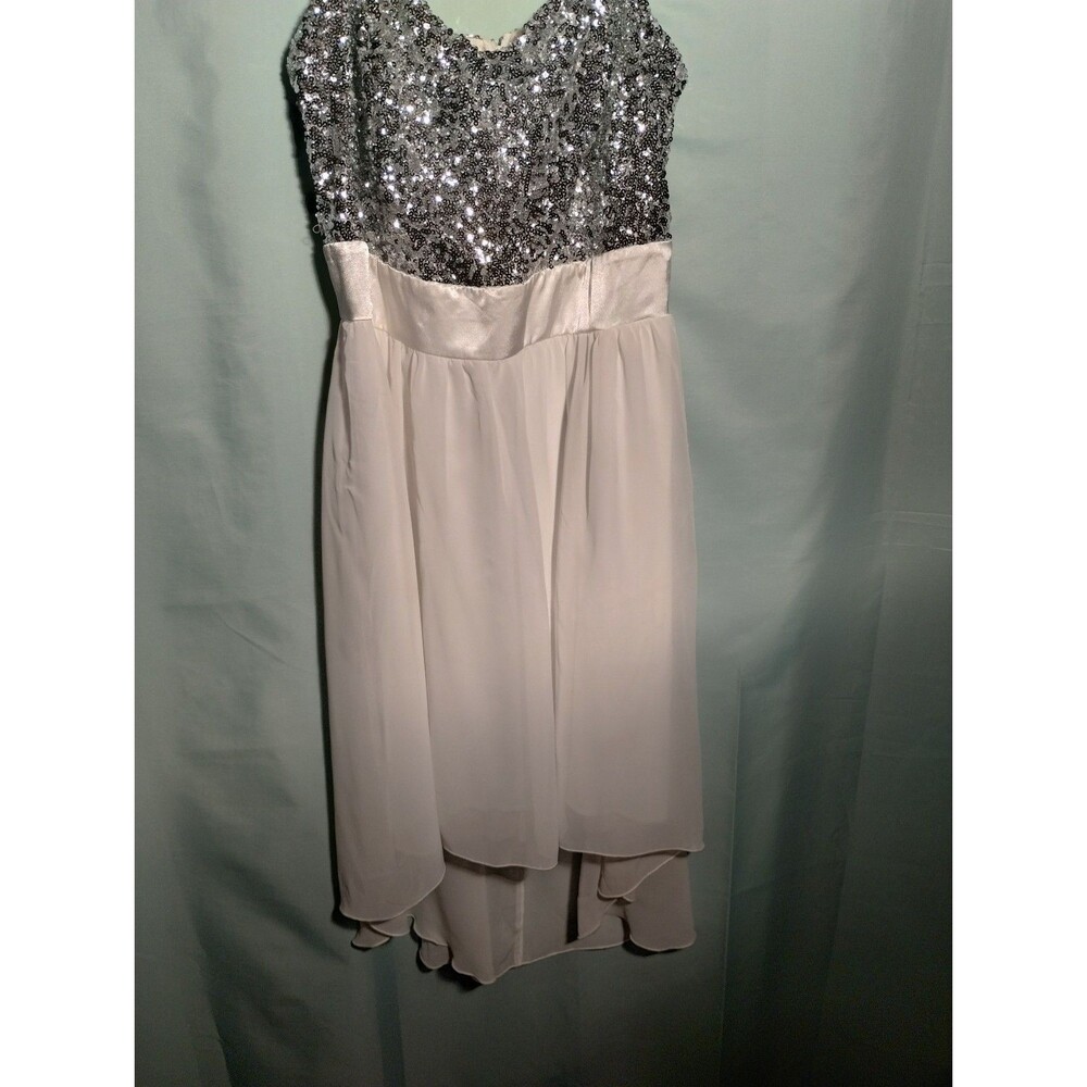 Dress - Picture 2 of 5